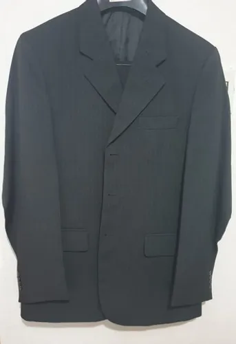 Terno preto risca de giz