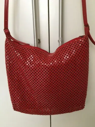 linda bolsa vermelha com manta metálica!