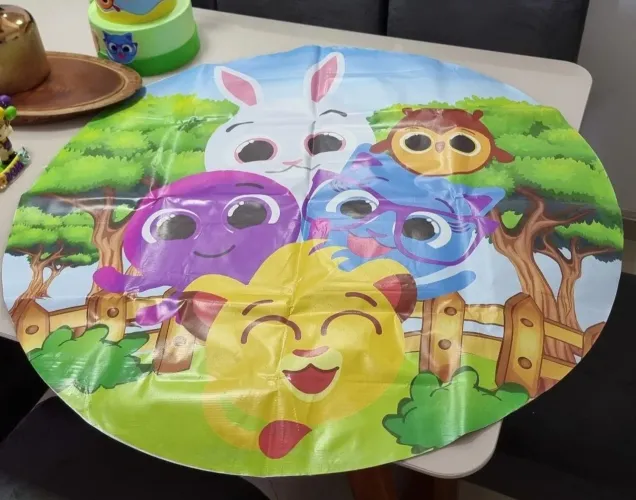 Decoração de parede para festa bolofofos