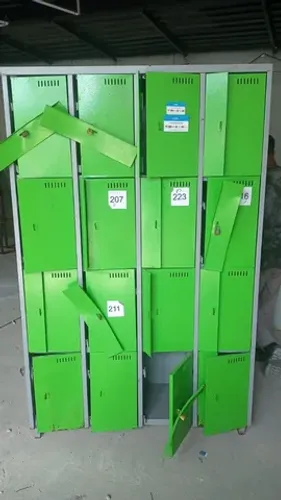 Armário 16 portas