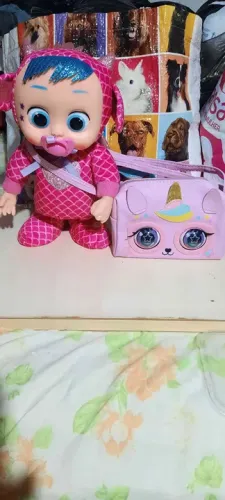 Boneca Bebê Chorona com Bolsa de Unicórnio