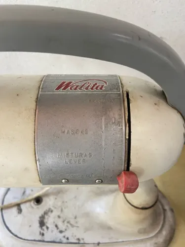 Vendo batedeira Walita vintage funcionando 