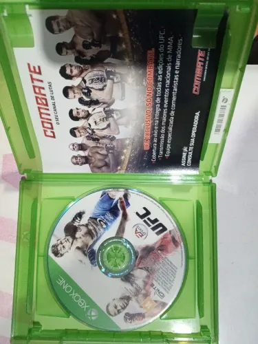 2 jogos Xbox One - UFC e FIFA 15
