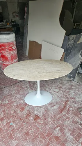 Fabricamos mesa saarinen tulipa + tampo oval 1.20x0.70 bege bahia