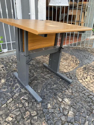 Mesa Com Regulagem de altura
