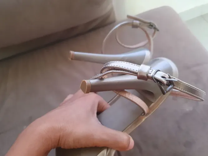 Sandália Salto Dourada