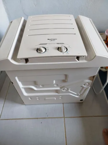 Ar condicionado Springer 10.000 BTUs com pequenas marcas de instalação, 7 meses de uso.