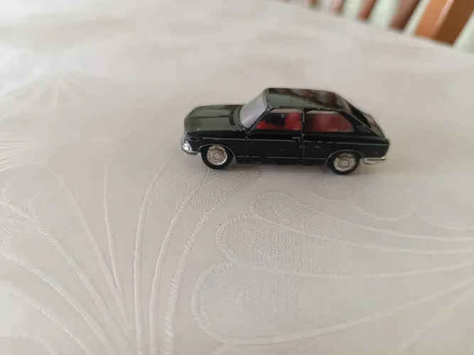 Miniatura Clássica, BMW 2000 TII, marca PZF Manaus - Schuco, escala 1:68