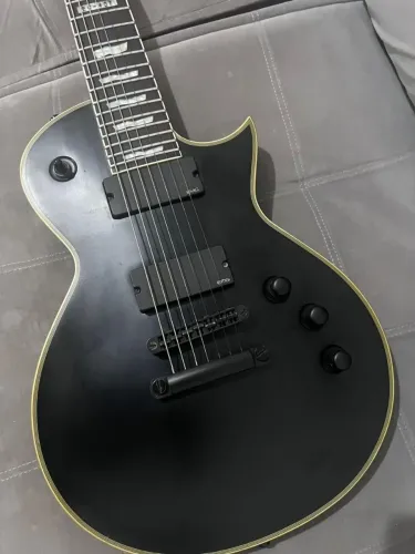 Guitarra LTD 7 cordas EC 407 com EMGs