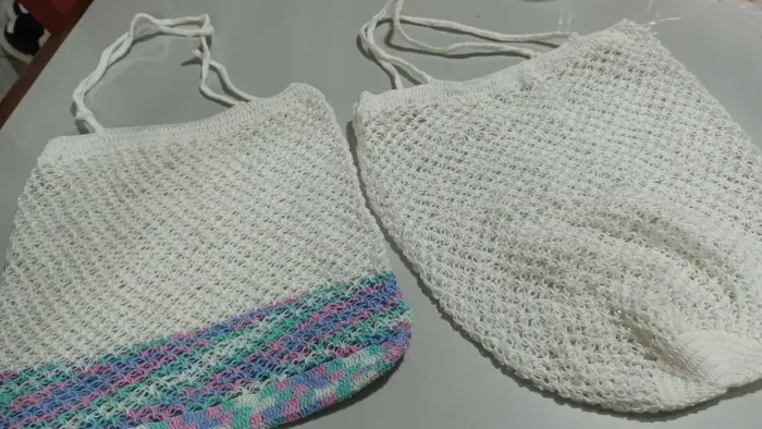 2 bolsinhas de crochê aprox. 25x25cm NOVAS!