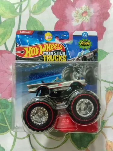 Hot Wheels Monster Trucks Batmovel