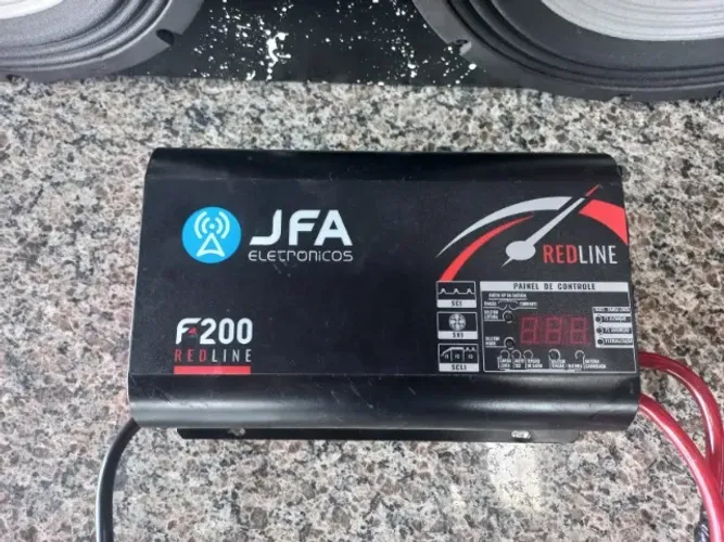 Fonte e Carregador Automotivo REDLINE 200A Slim com Display JFA