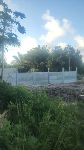 Muro Pré-moldado em Placas de Concreto