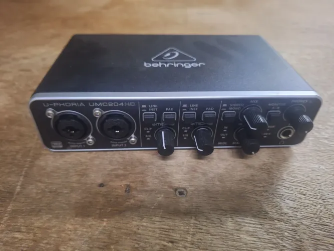 Vendo placa de audio behringer original