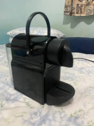 Vendo cafeteira Nespresso inissia D40