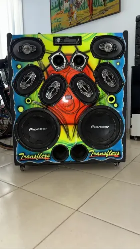 Caixa de som automotiva e ativa . 