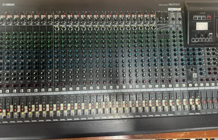 Mesa de som MGP32X