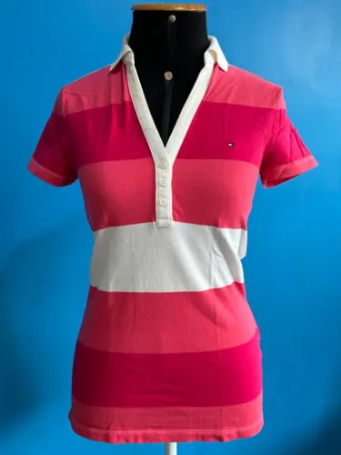 Blusa Polo Tommy Hilfiger Feminina Tamanho PP Cor Rosa e Branco Listrado Com Gola Algodão