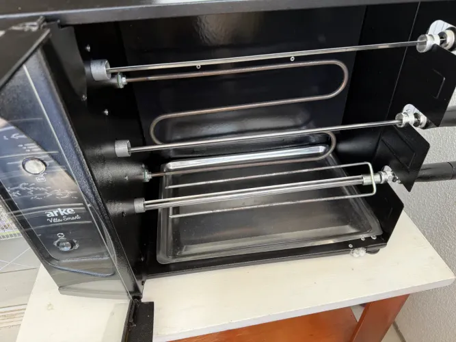 Churrasqueira elétrica, com espetos móveis, 220v