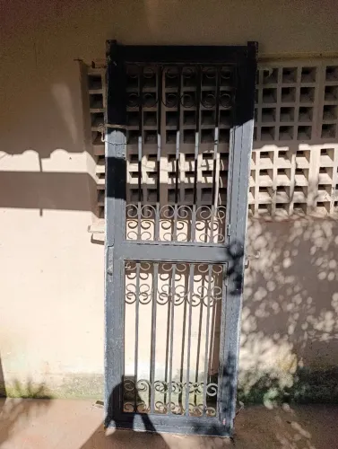 Porta de ferro Rústico Bonito 