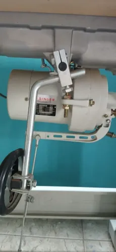 Máquina de costura SIMGER INDUSTRIAL costura reta MUITO NOVA