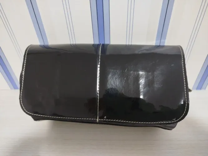 Nécessaire em verniz preta marca o Boticário