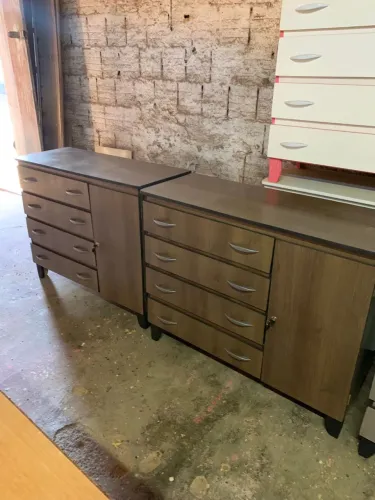 Conjunto de Armários Vintage em Madeira