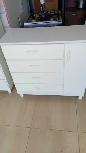 Cômoda com 4 gavetas e sapateira