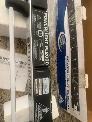 Behringer Powerligt PL2000 110/ 220v + cabos