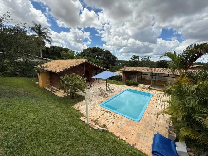 Casa com piscina em condomínio fechado condados da lagoa