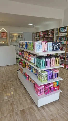 Expositor Centro de Loja (Ilha Central) para Maquiagem e Acessórios