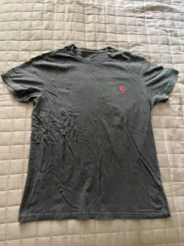 Vendo camiseta Reserva cinza