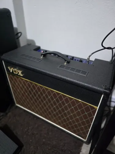 Amplificador VOX VR Series AC15VR Híbrido 15W