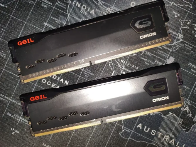 MEMÓRIA RAM DDR4 2 PENTES DE 8GB 3200hz