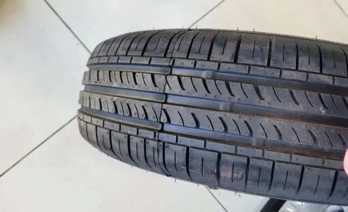 PNEU NOVO ARO 14 175/75 - NUNCA USADO R$ 200,00