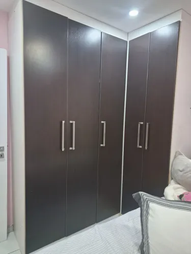 Guarda-roupa casal em L