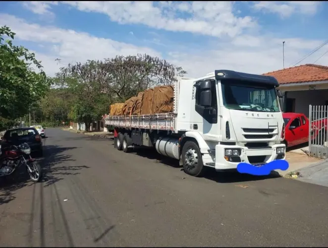 Caminhão Iveco Tector 240E25