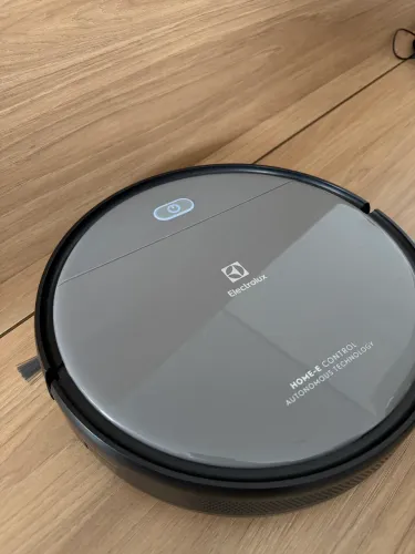 Robô Aspirador de Pó Electrolux Home e Control Experience