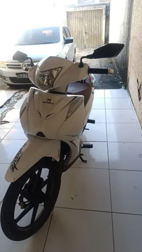 VENDO E TROCO A MOTO, QUERO PEGAR OUTRA, PRA BOTAR PREÇO