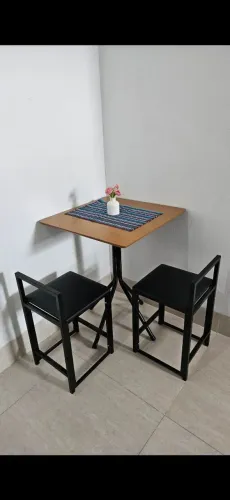 Mesinha bistrô + banquetas