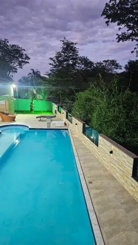 Chácara Alto Padrão em Condomínio Miraflores- 4 Suítes, Piscina Aquecida e Vista Incrível