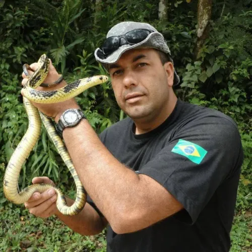 Curso sobre Serpentes e criação para produção de veneno.