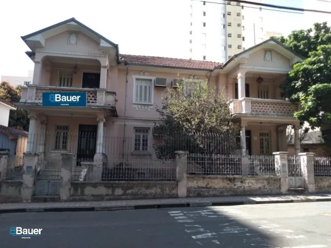 Casa comercial para alugar no Centro. Garagem para 15 carros!
