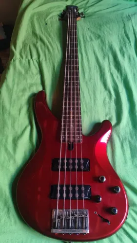 Baixo yamaha trbx305