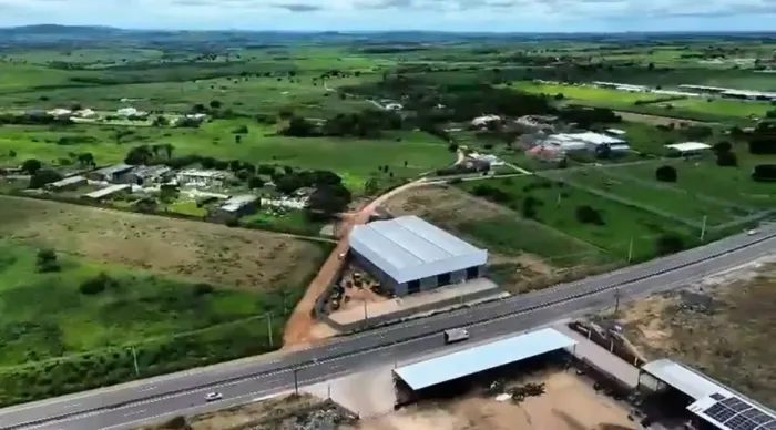 Vende-se terreno de 26.752 m2 às margens da AL 220.