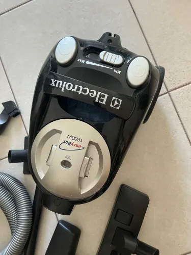 Vendo aspirador de po eletrolux