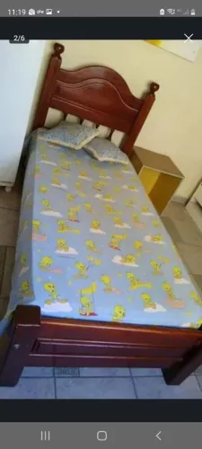 Cama em madeira maciça