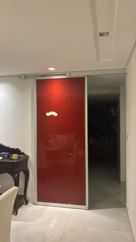 Porta de vidro laqueado cor vermelho- divisora de ambiente 