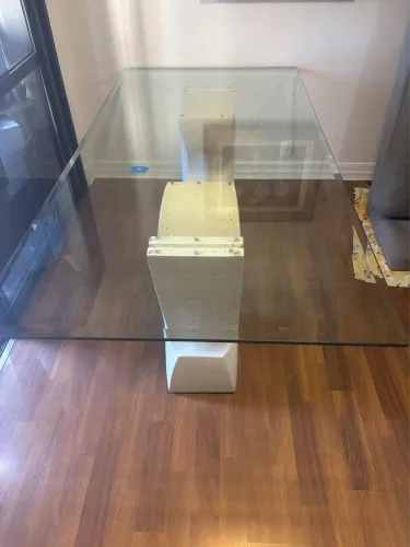 Mesa de vidro para 6 ou 8 pessoas