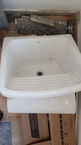 Pias de uso Doméstico, lavanderia, banheiro e churrasqueira  (300 cada) 